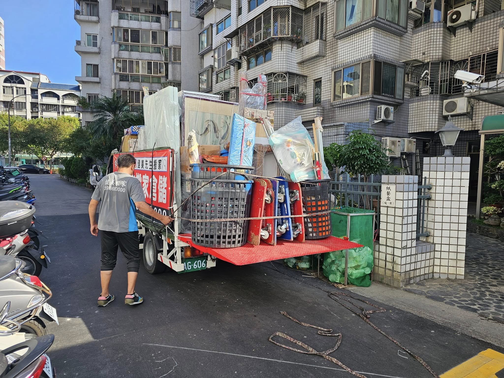 兩台車載三台車量
